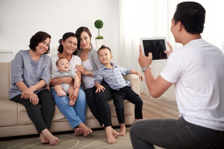 anak meniru orang tua, role model anak, perilaku orang tua yang ditiru anak, parenting positif, anak belajar dari orang tua, contoh sikap baik untuk anak, membentuk karakter anak, tips mendidik anak, pola asuh sehat, anak mengamati orang tua